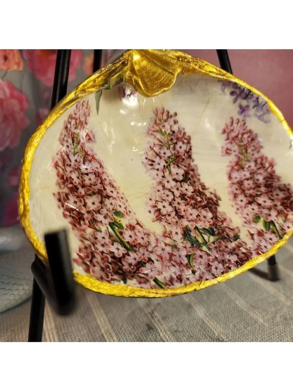 DECOUPAGE CLAM SHELL DECOUPAGE LILACS FLOWERS 💐 ON A CLAM SHELL TRINKET DISH